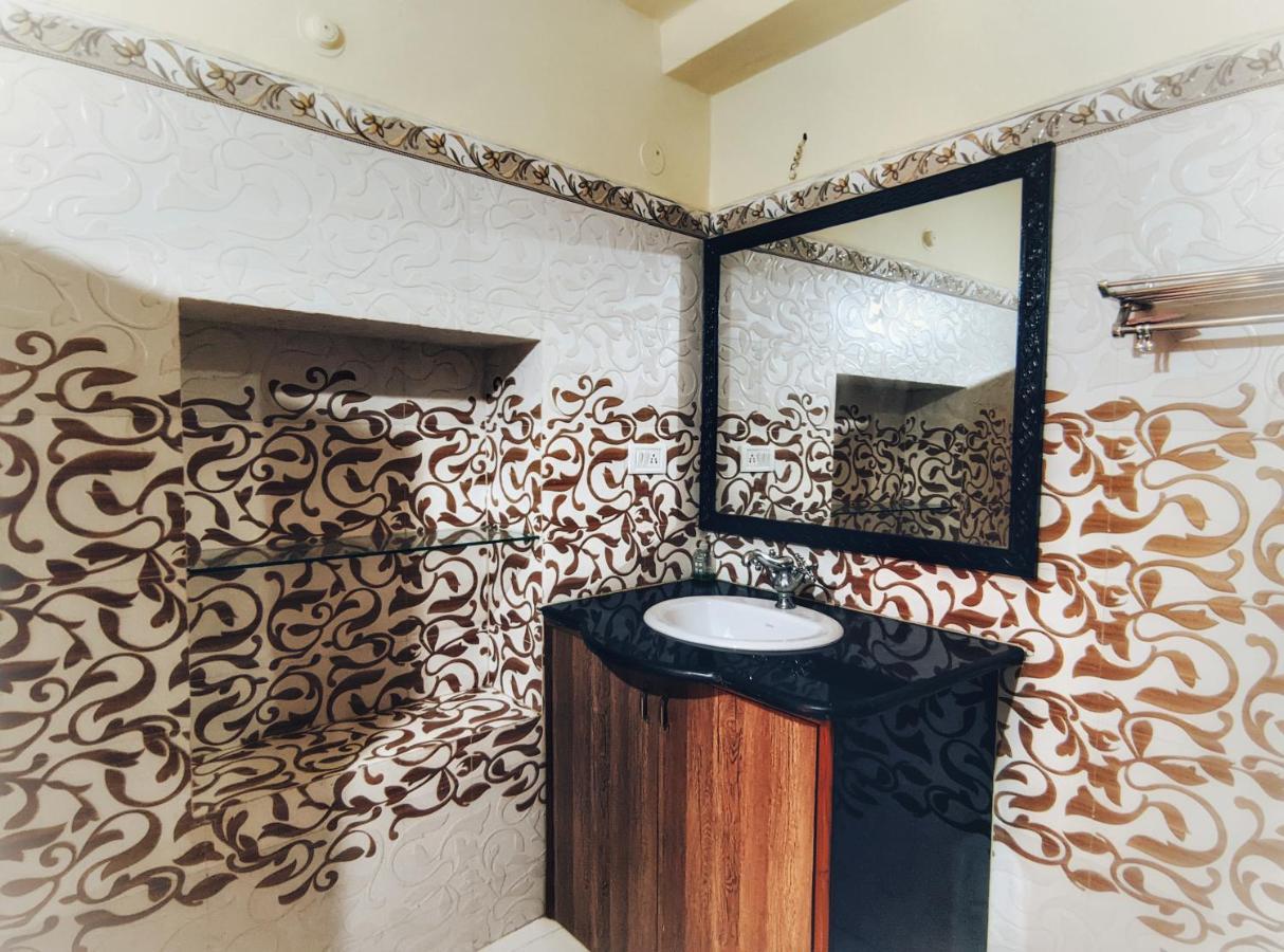 Mud Mirror Guesthouse جيلسامر المظهر الخارجي الصورة