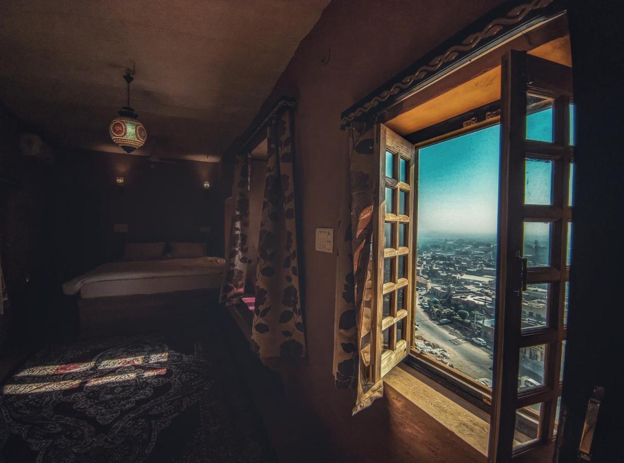 Mud Mirror Guesthouse جيلسامر المظهر الخارجي الصورة
