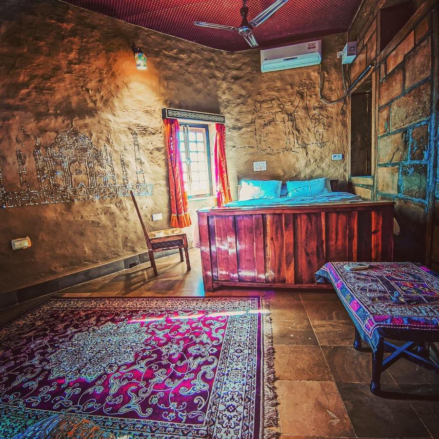Mud Mirror Guesthouse جيلسامر المظهر الخارجي الصورة