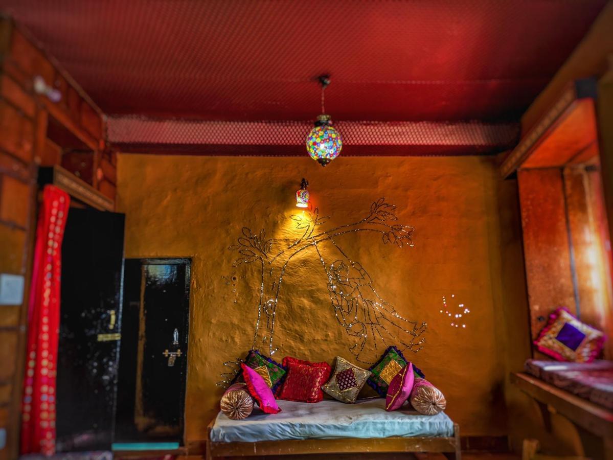 Mud Mirror Guesthouse جيلسامر المظهر الخارجي الصورة