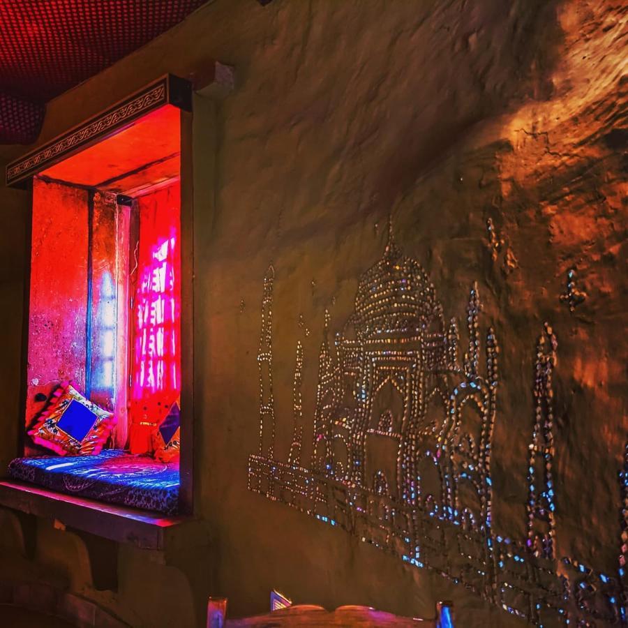Mud Mirror Guesthouse جيلسامر المظهر الخارجي الصورة