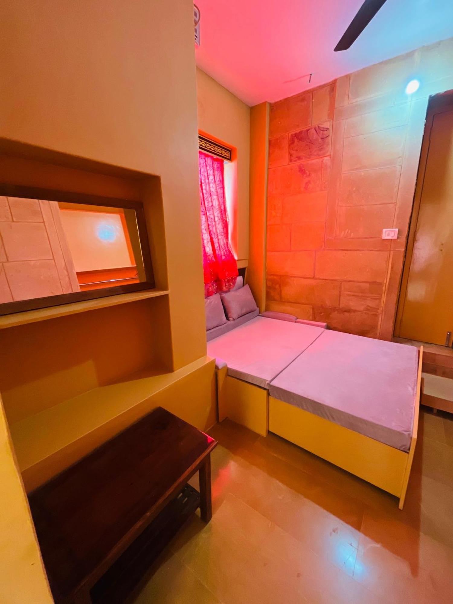 Mud Mirror Guesthouse جيلسامر المظهر الخارجي الصورة