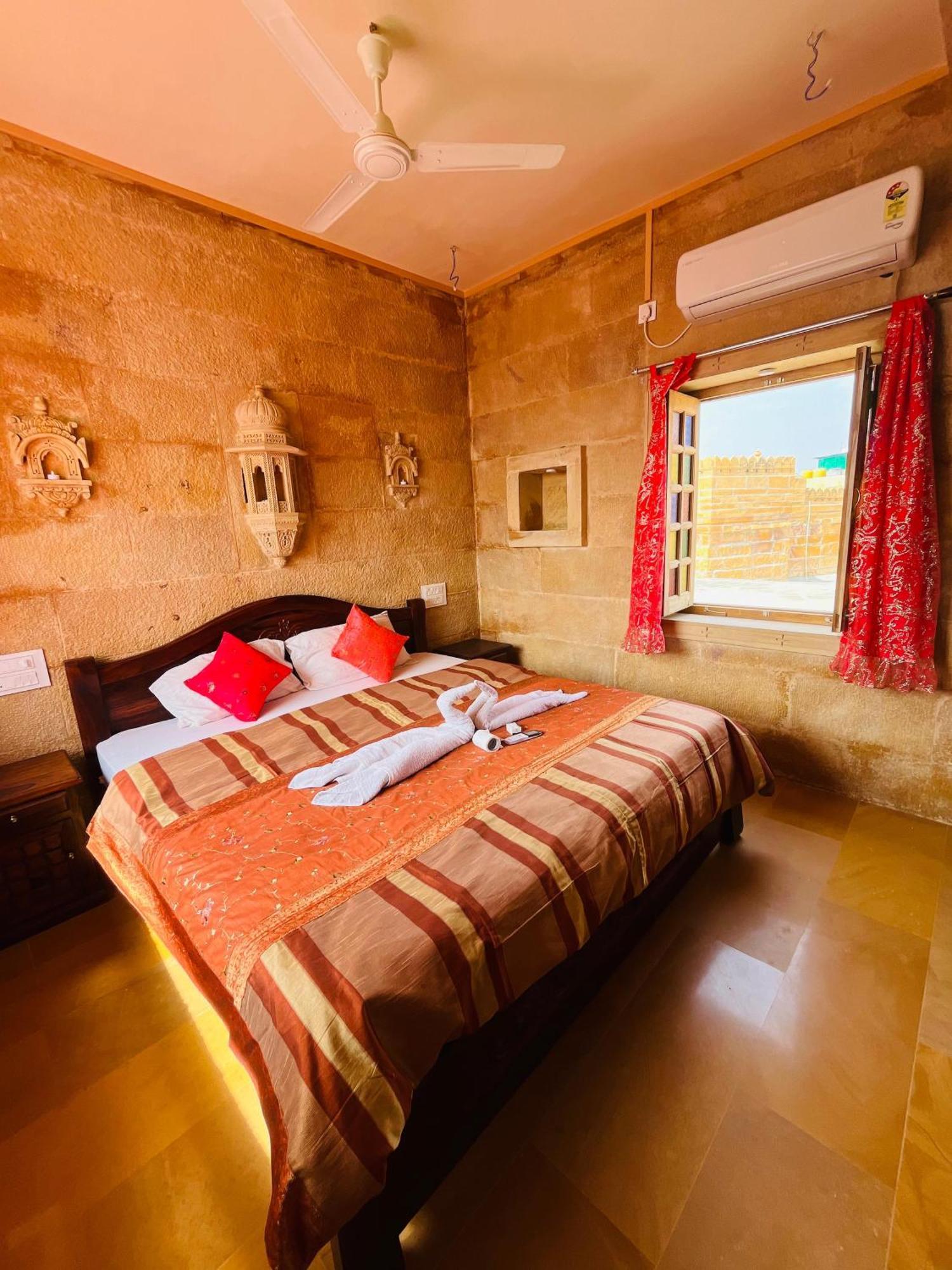 Mud Mirror Guesthouse جيلسامر المظهر الخارجي الصورة