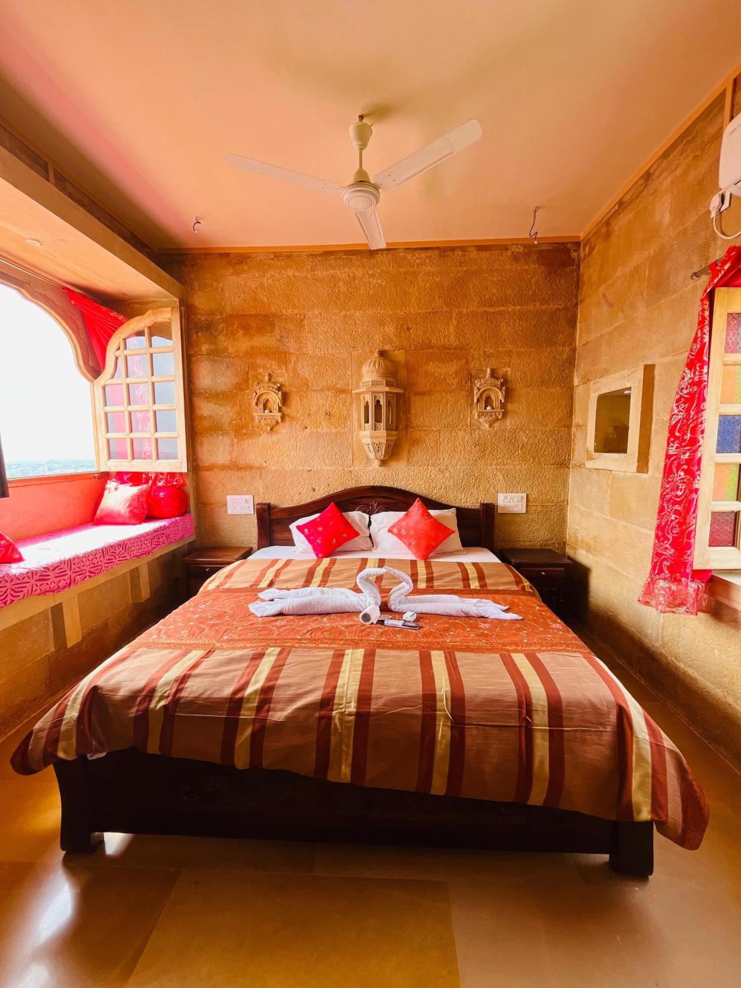 Mud Mirror Guesthouse جيلسامر المظهر الخارجي الصورة