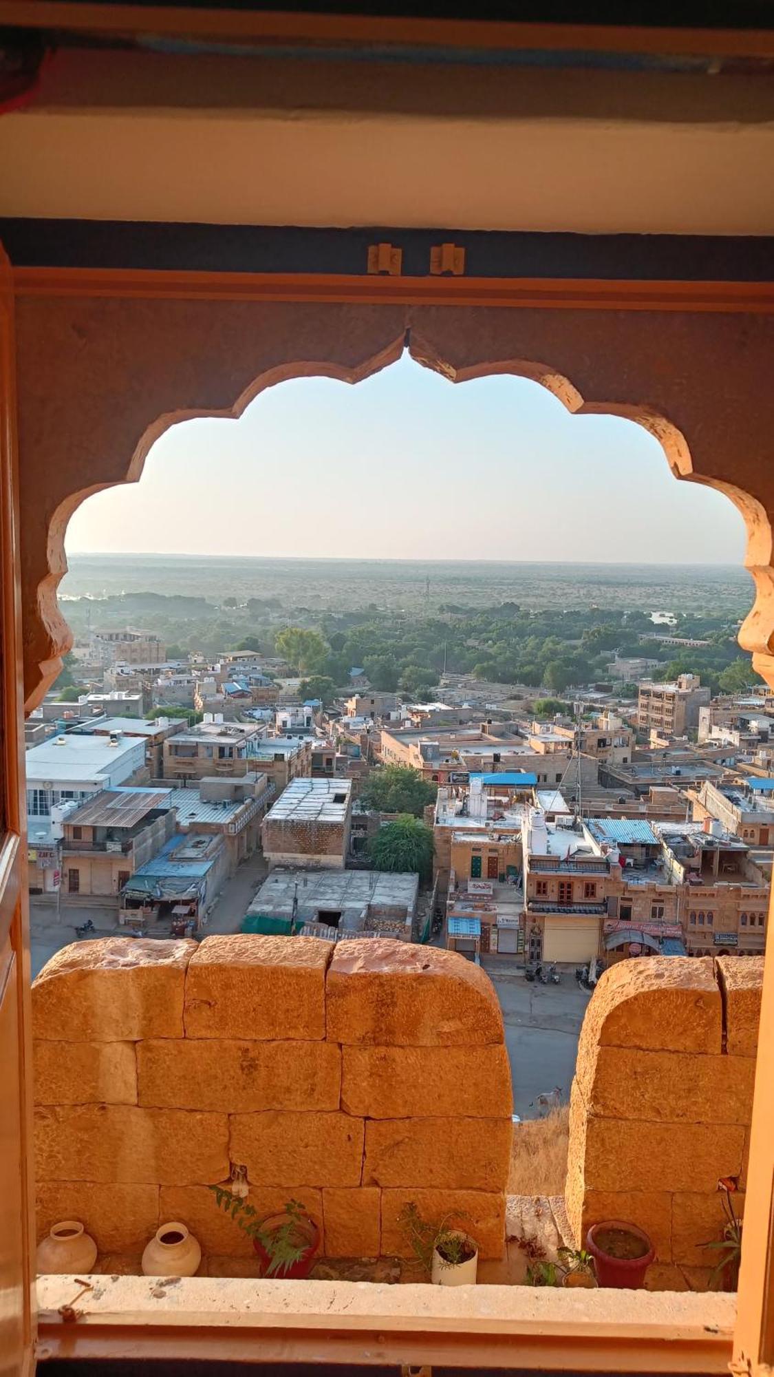 Mud Mirror Guesthouse جيلسامر المظهر الخارجي الصورة