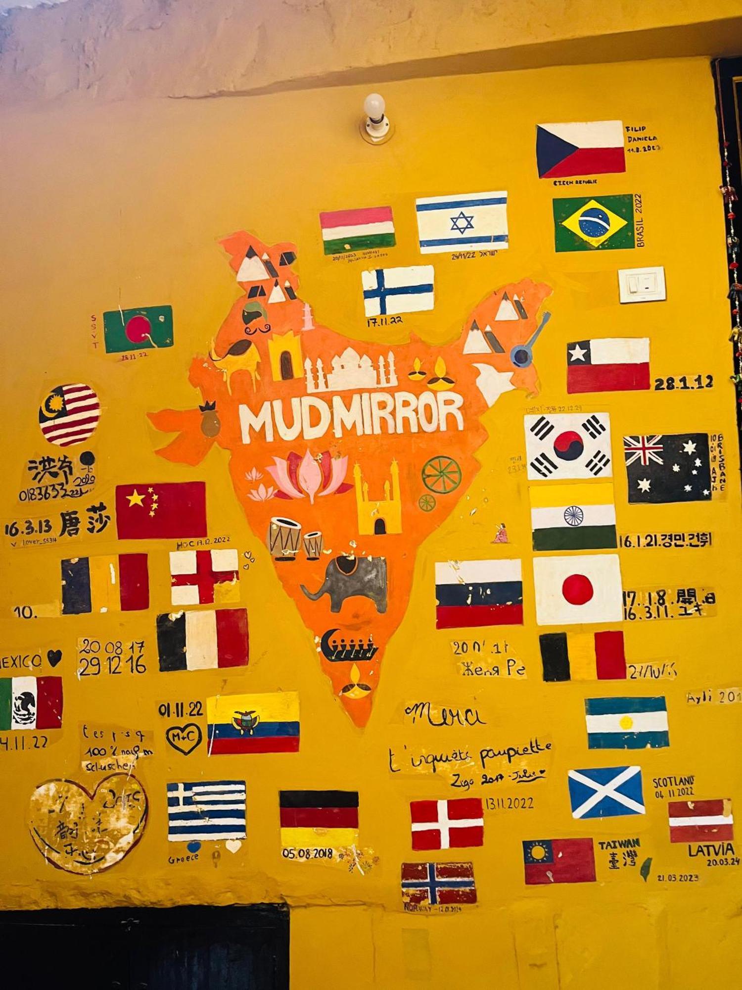 Mud Mirror Guesthouse جيلسامر المظهر الخارجي الصورة