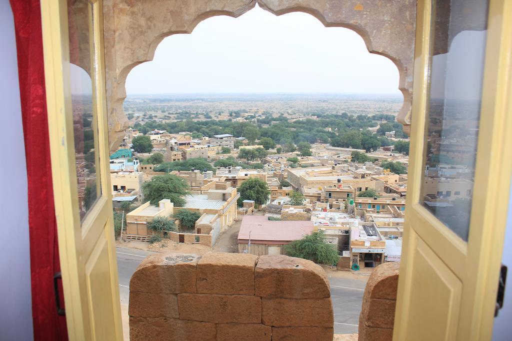 Mud Mirror Guesthouse جيلسامر المظهر الخارجي الصورة