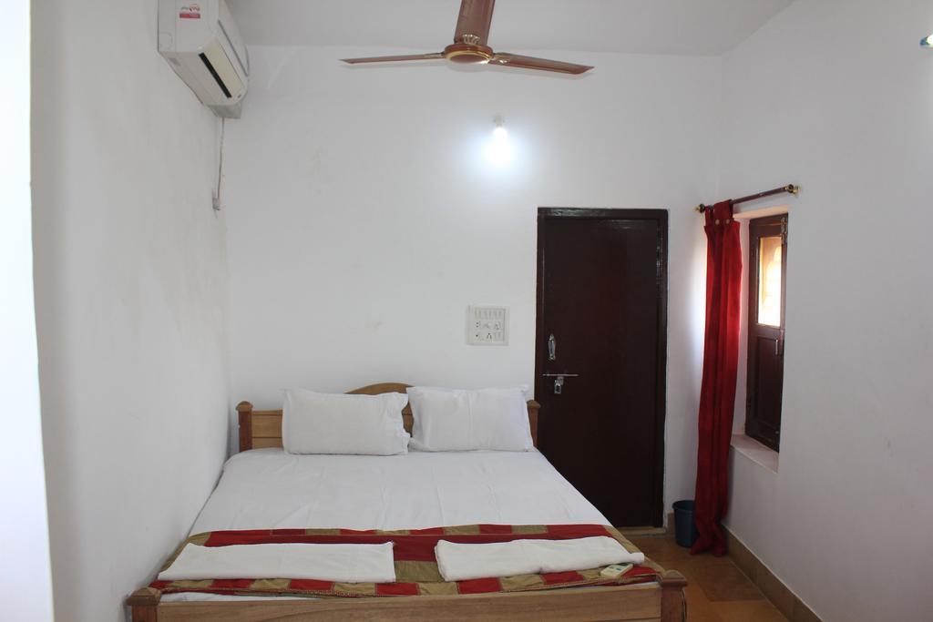 Mud Mirror Guesthouse جيلسامر المظهر الخارجي الصورة