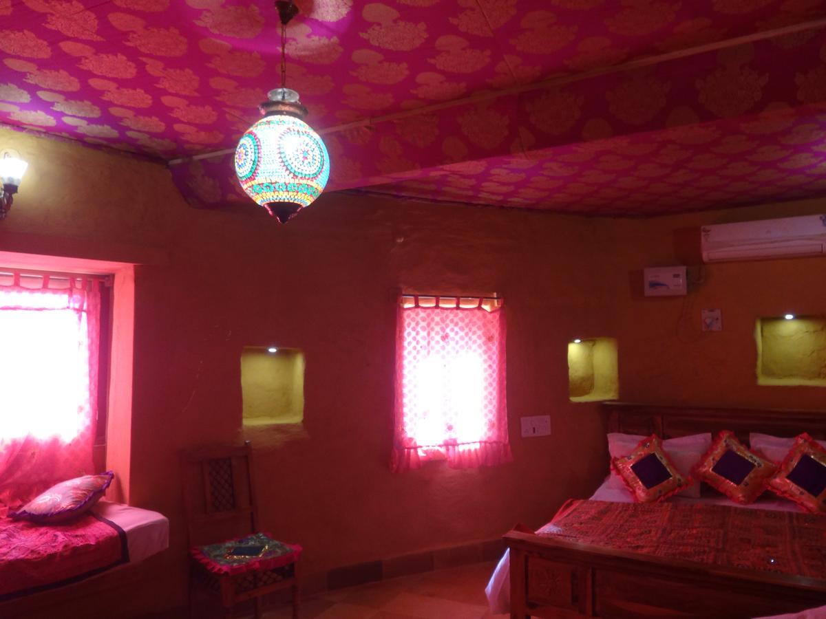 Mud Mirror Guesthouse جيلسامر المظهر الخارجي الصورة