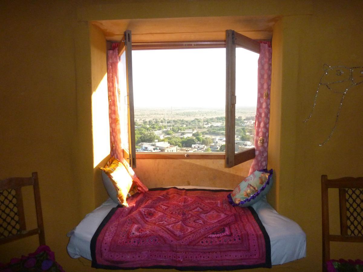 Mud Mirror Guesthouse جيلسامر المظهر الخارجي الصورة