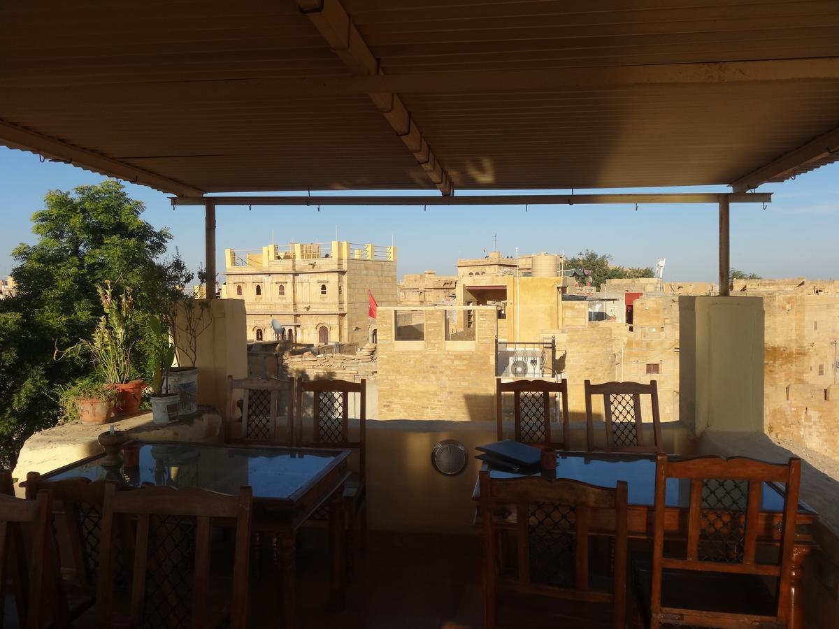 Mud Mirror Guesthouse جيلسامر المظهر الخارجي الصورة