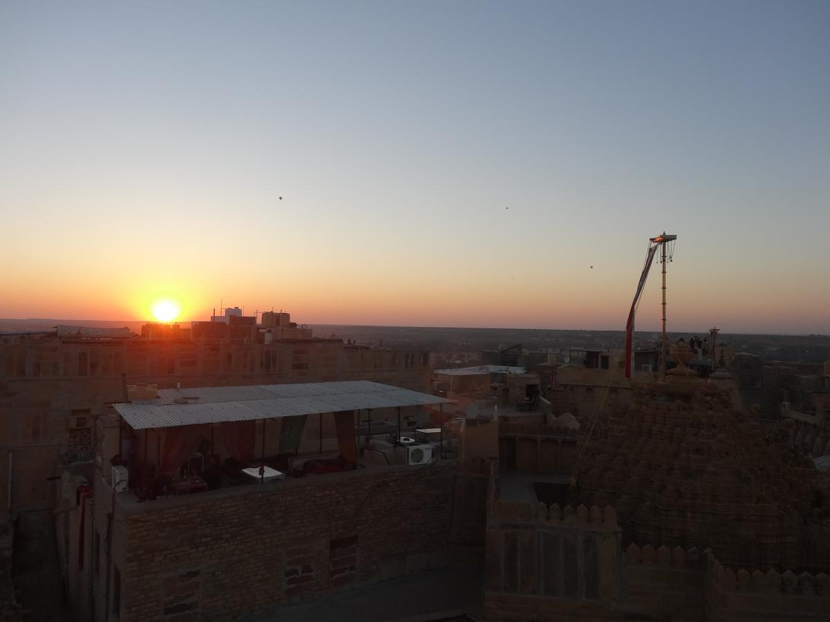 Mud Mirror Guesthouse جيلسامر المظهر الخارجي الصورة