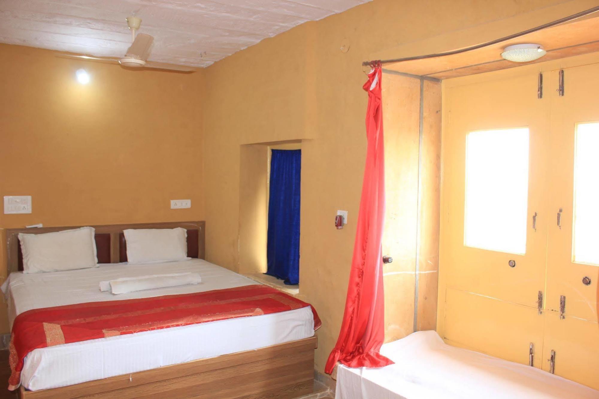 Mud Mirror Guesthouse جيلسامر المظهر الخارجي الصورة