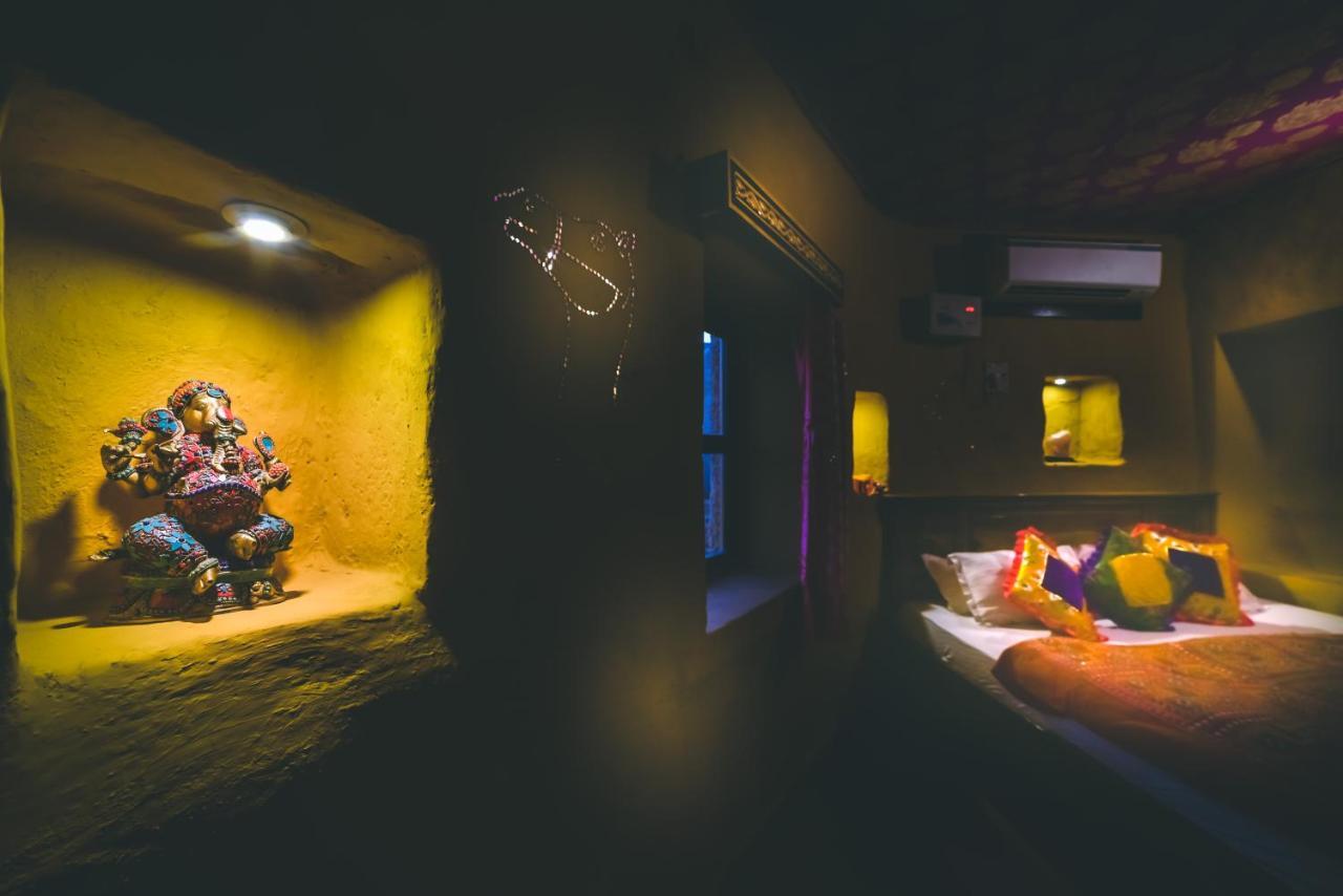 Mud Mirror Guesthouse جيلسامر المظهر الخارجي الصورة