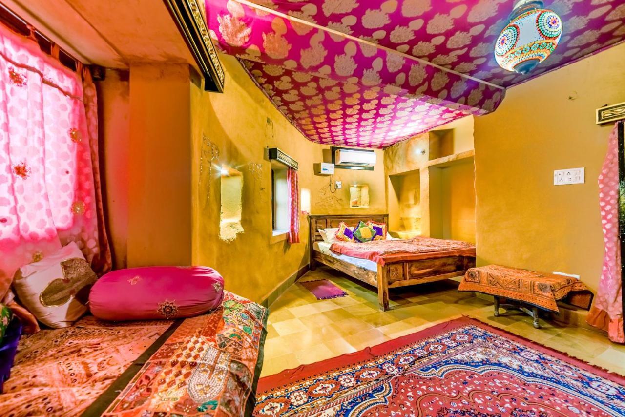 Mud Mirror Guesthouse جيلسامر المظهر الخارجي الصورة